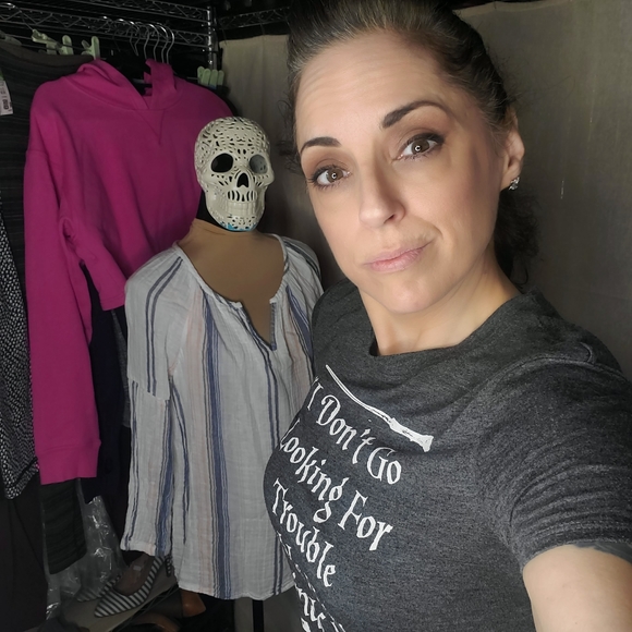 Meet your Posher, Dawn - Picture 2 of 3